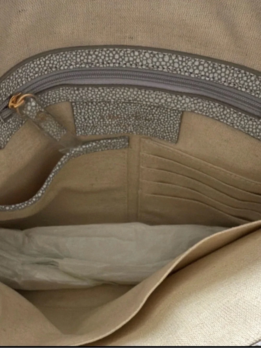 India Hicks Insider Bag in Stingray with Gold Zipper - Picture 3 of 4